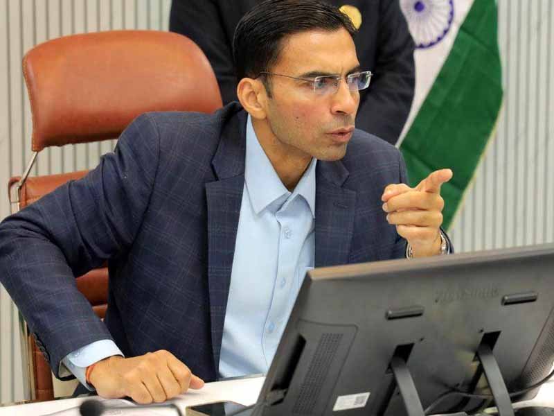 जिला प्रशासन की क्यूआरटी ने निर्माण कार्यों के दौरान सुरक्षा मानकों के पालन को लेकर कड़ा रुख अख्तियार किया