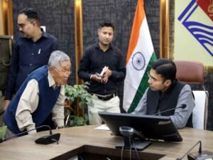 पुत्रवधु द्वारा प्रताड़ित बुजुर्ग दम्पति; डीएम ने दर्ज कराया भरणपोषण एक्ट वाद; फैसला जल्द